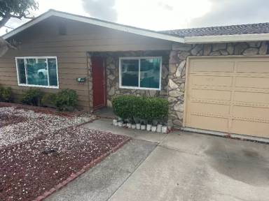 Main picture of 1675 Soto St