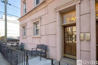 Main picture of 139 Park Ave