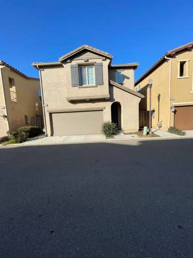 Main picture of 2562 Legacy Dr
