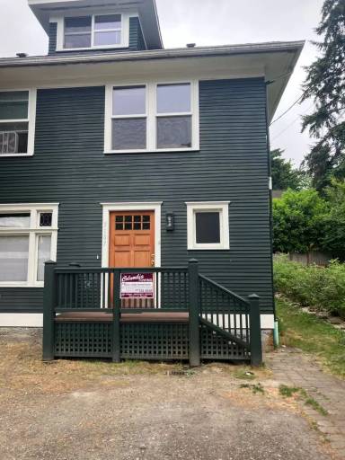 Main picture of 3107 E Madison St