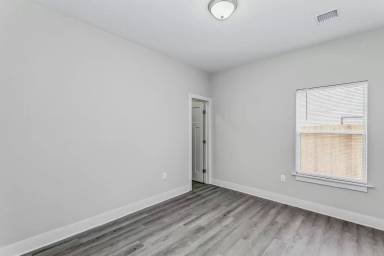 Main picture of 3424 W Angel St