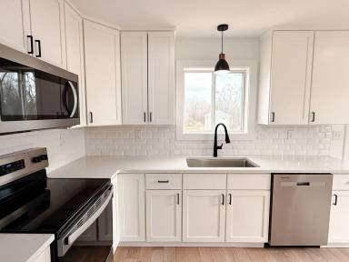 Main picture of 303 R C Thompson Rd