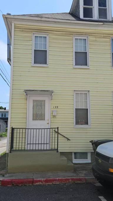 Main picture of 139 McComas St