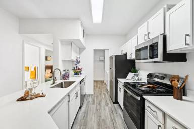 Main picture of Stone Cliff Apartments