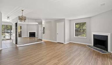 Main picture of 2 Dudley Ct