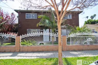 Main picture of 414 E 98th St