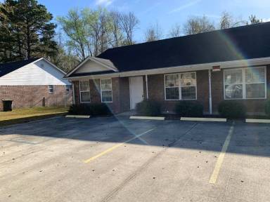 Main picture of 976 Live Oak Dr