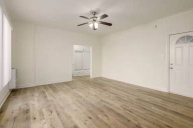 Main picture of 1317 N Bronson Ave