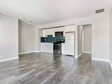 Main picture of 150 W Hillcrest Blvd