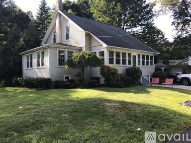Main picture of 40 Circle Rd