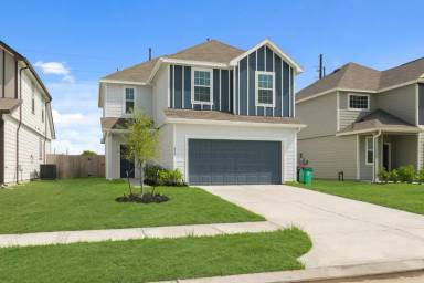 Main picture of 915 Luke Darrell Dr