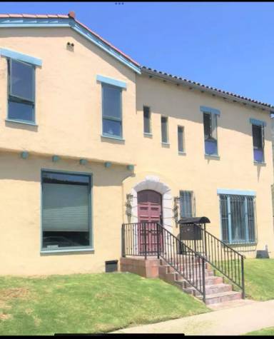 Main picture of 7007 Willoughby Ave