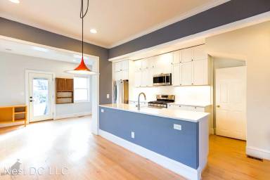 Main picture of 410 Buchanan St NW