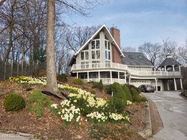 Main picture of 7710 N Derby Rd