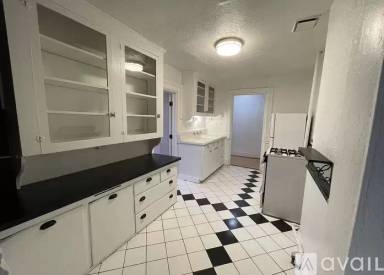 Main picture of 815 E 1st Ave