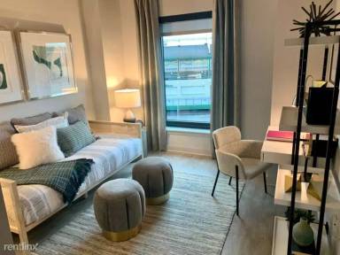 Main picture of 1026 W Addison St