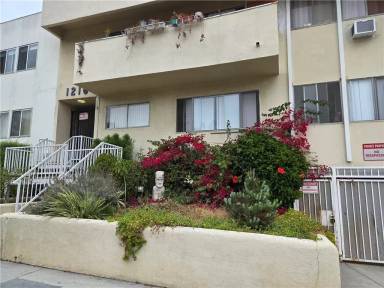 Main picture of 1216 N Formosa Ave