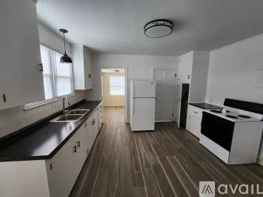 Main picture of 1515 W Washington St