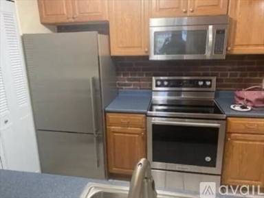 Main picture of 25 Greentree Ln