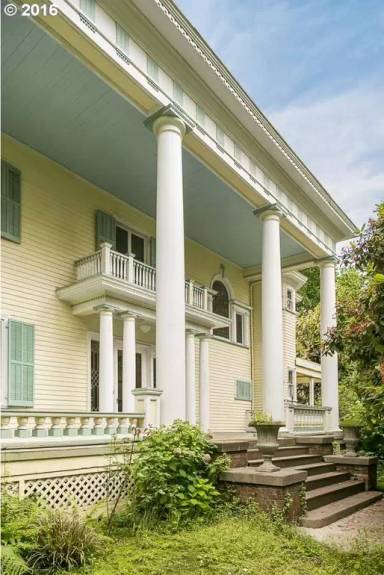 Main picture of 1041 SW Vista Ave