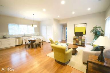 Main picture of 32 Carriage Ln