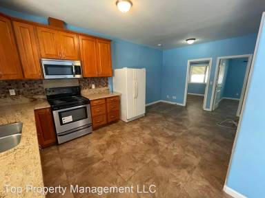 Main picture of 735 Twin View Dr