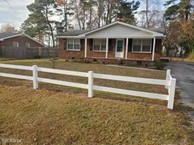 Main picture of 220 Fairway Dr