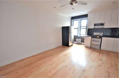 Main picture of 2085 Tiebout Ave