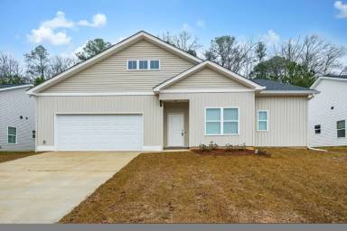 Main picture of 18440 Thoroughbred Dr