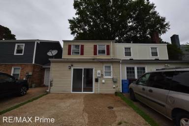 Main picture of 2911 N Radcliffe Ln