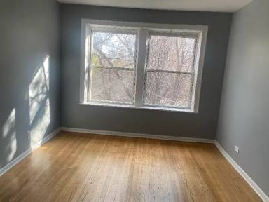 Main picture of 4240 N Clarendon Ave