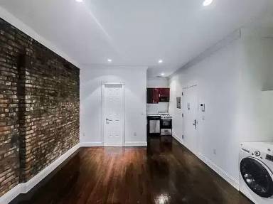 Main picture of 338 E 55th St