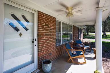 Main picture of 4 McCormick St