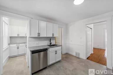Main picture of 1356 W 58th St
