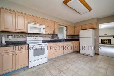 Main picture of 7730 Claude Ave