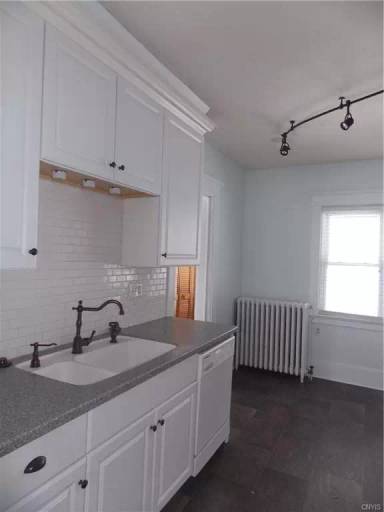 Main picture of 846 West St