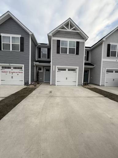 Main picture of 400 El Camino Dr