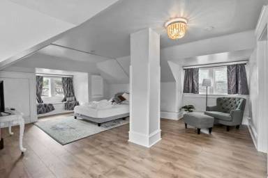 Main picture of 1218 W Grace Ave