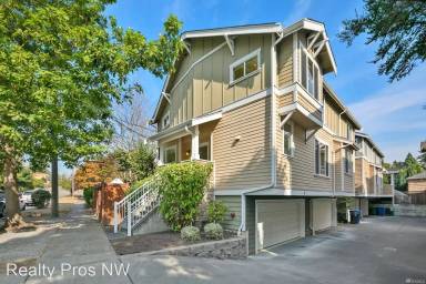 Main picture of 4506 NE 55th St