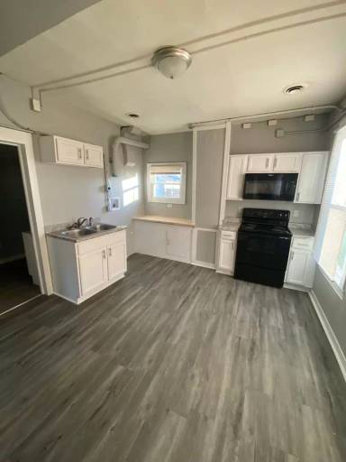 Main picture of 228 4th Ave W