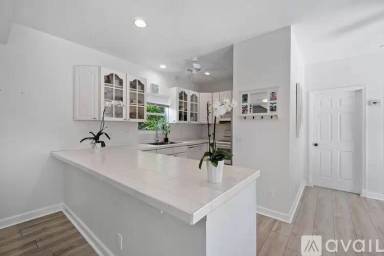 Main picture of 321 S L St