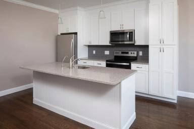 Main picture of 121 N Washington Ave