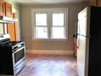Main picture of 425 Tompkins St