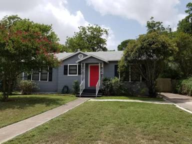 Main picture of 402 Hermine Blvd