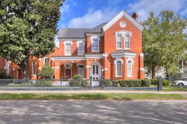 Main picture of 629 Greene St