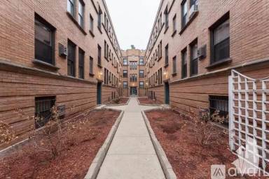 Main picture of 815-23 W Cornelia Ave