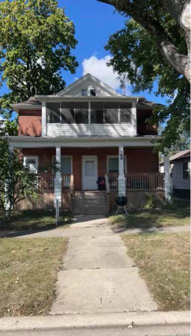 Main picture of 369 S 3rd Ave