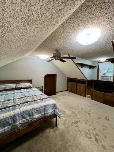 Main picture of 5546 S Newport Ave