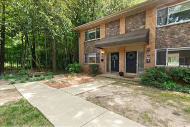 Main picture of 100 Biscayne Dr NW