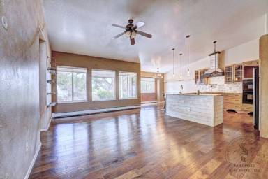 Main picture of 536 Park Ridge Ct